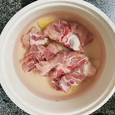 黃豆排骨湯的做法,海帶黃豆排骨湯的做法