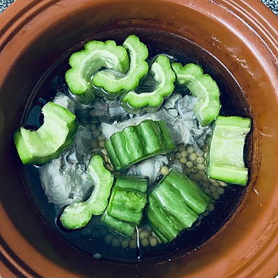 黃豆排骨湯的做法,海帶黃豆排骨湯的做法