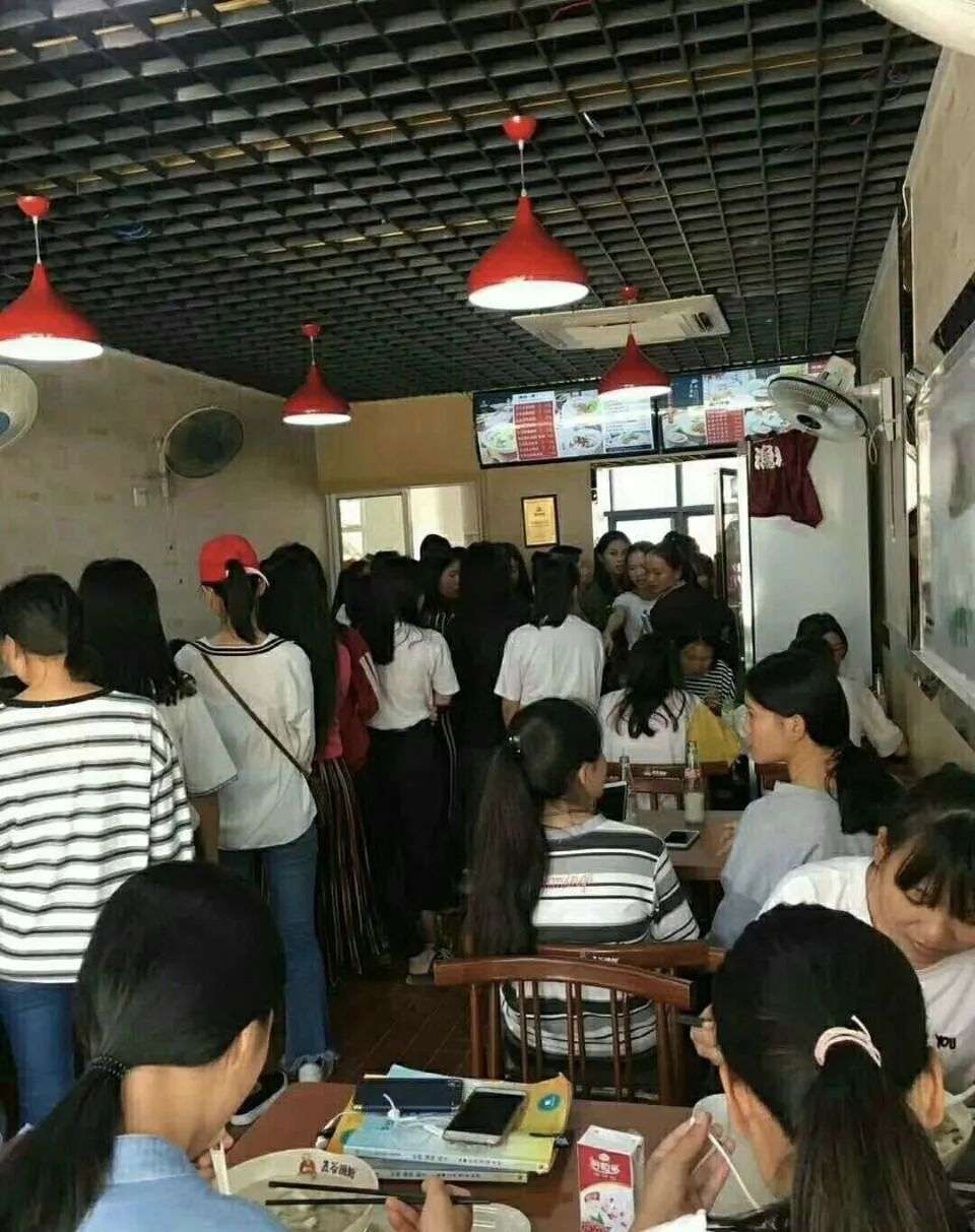 昔日的“街霸”風(fēng)光不再，魚粉店正在消失？