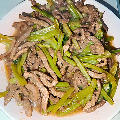 芹菜牛肉怎么炒好吃（经典菜芹菜炒牛肉你一定不要错过）