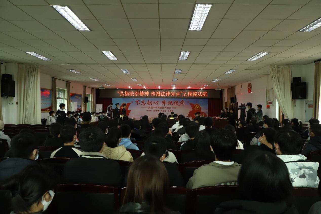 宪法宣传周,物流职院“模拟法庭”上演唇枪舌战 宪法宣传周,物流职院“模拟法庭”上演唇枪舌战