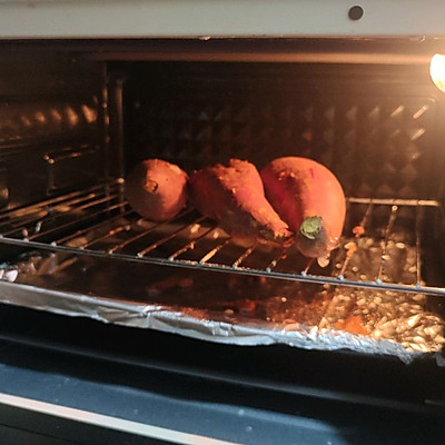 电烤箱烤红薯怎么烤（好吃的香甜软糯的烤番薯做法）