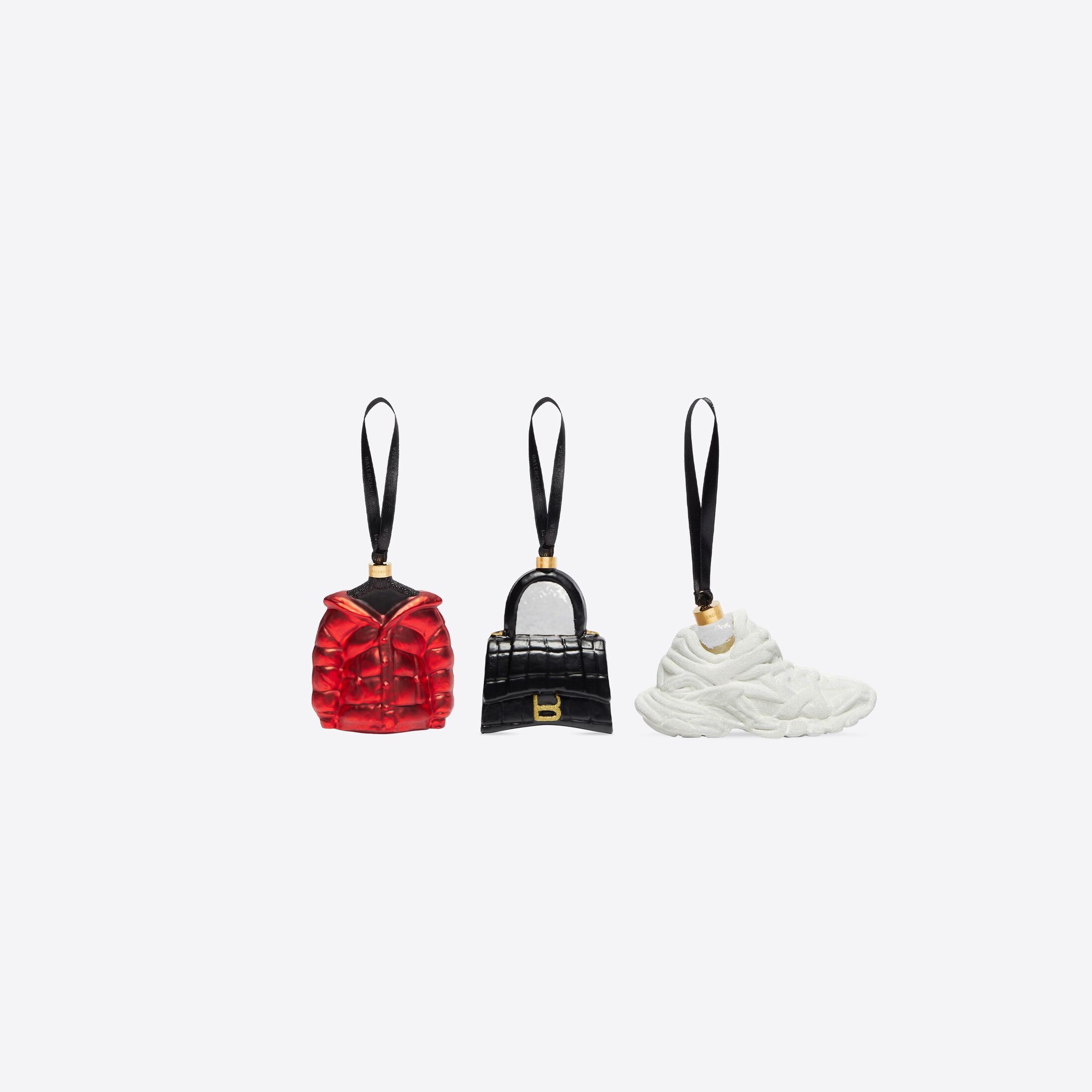 BALENCIAGA圣诞树装饰，COMME des GARÇONS x Nike高跟足球鞋丨是日美好事物