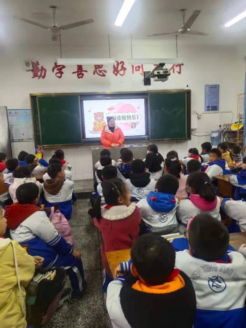 桃源縣文星小學(xué)開(kāi)展“家長(zhǎng)進(jìn)課堂”活動(dòng)(圖2) 桃源縣文星小學(xué)開(kāi)展“家長(zhǎng)進(jìn)課堂”活動(dòng)(圖2)