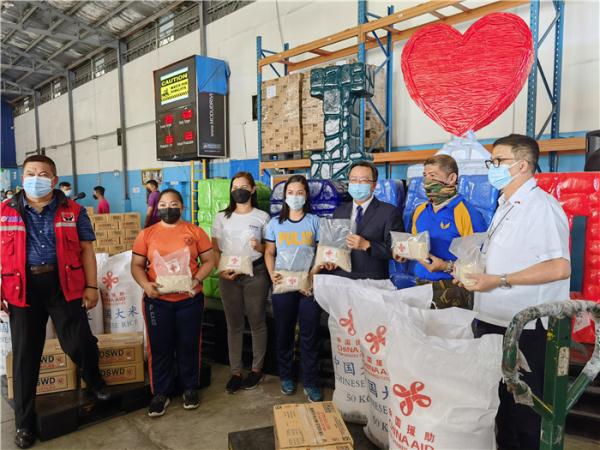 中国援助菲律宾(中国政府紧急援助菲律宾台风灾区1万吨大米)