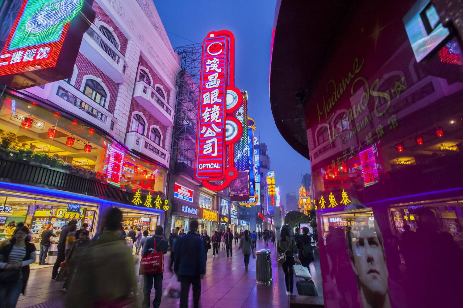 一张团购券“买遍南京路”！南京路步行街变成一个“超级购物中心”了