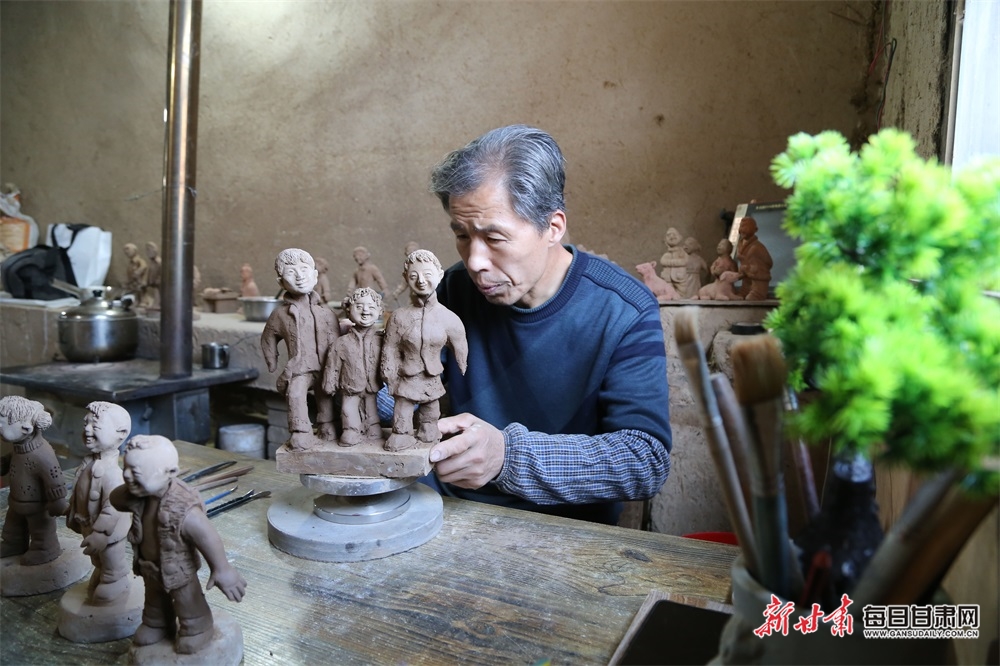 一抔黄土捏出乡村岁月 崆峒区民间艺人刘泉用泥塑留住乡愁
