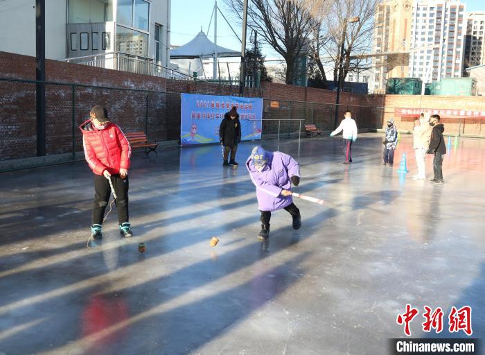 河北隆化董存瑞红军小学举办冰雪趣味运动会(图3)