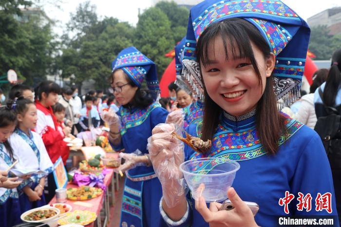 柳江区壮语文学校附属小学举办“美食丰收节”(图6)