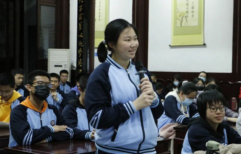 学中医导引、练八段锦……鳌峰书院的这堂中医药体验课，有趣又有料