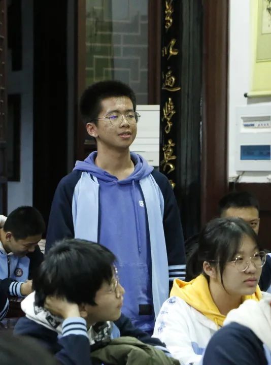 学中医导引、练八段锦……鳌峰书院的这堂中医药体验课，有趣又有料