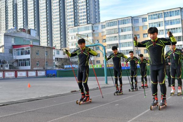 一雙滑冰鞋背后的八十年“冰雪奇緣”