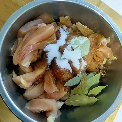 烤鸡肉干一口下肚，唇齿留香