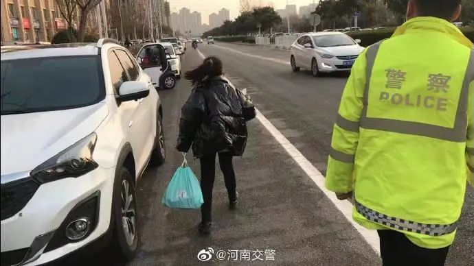我为群众办实事丨暖心交警紧急救助百岁老人