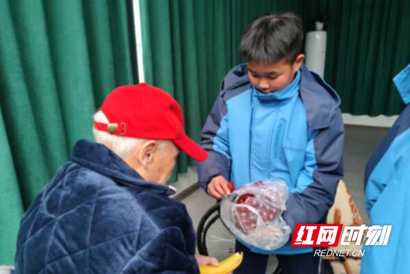 株洲市体育路中学开展“元旦送温暖”活动(图2)