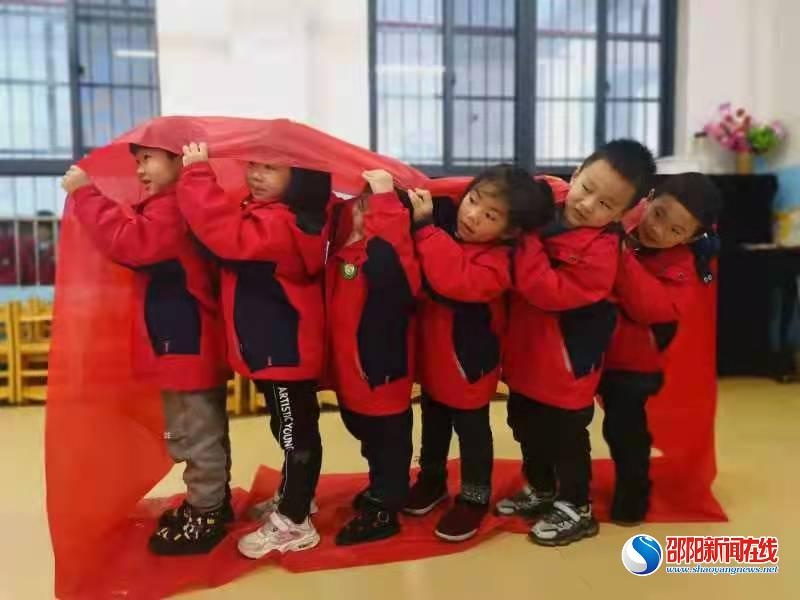武岡市幼兒園舉行“慶元旦，迎新年”民間體育游戲游園會