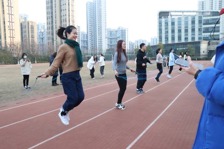 杭州市滨和小学的新年打开方式：跳起来(图7)