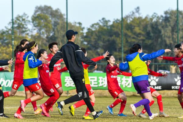 琼中女足(山里的女孩冲进女甲联赛，琼中女足改变了她们的人生)