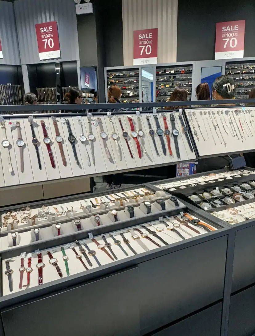 快倒闭的两元店，怎么成了网红打卡圣地？