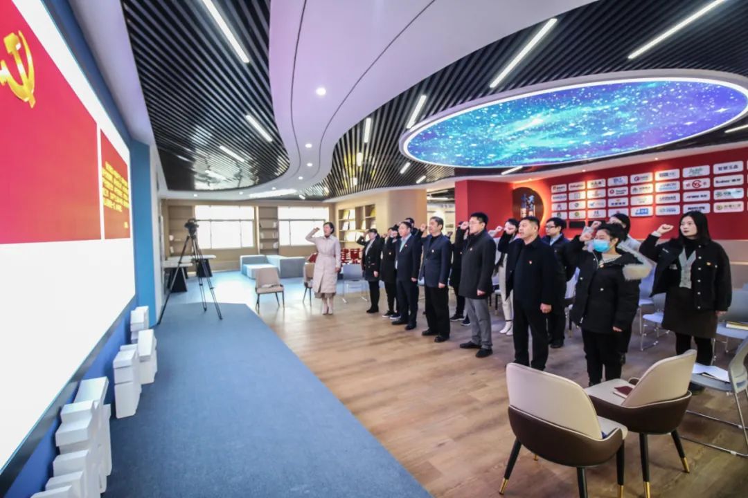 济南新材料产业园区党工委举行预备党员集体谈话及入党宣誓仪式
