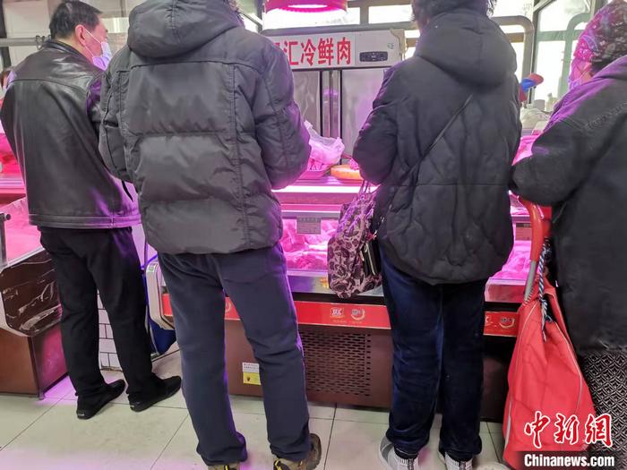 僅7元一斤！豬肉價(jià)格腰斬！養(yǎng)豬人虧錢都搶著賣豬