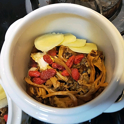 鸡油菌炖鸡汤(清汤版)