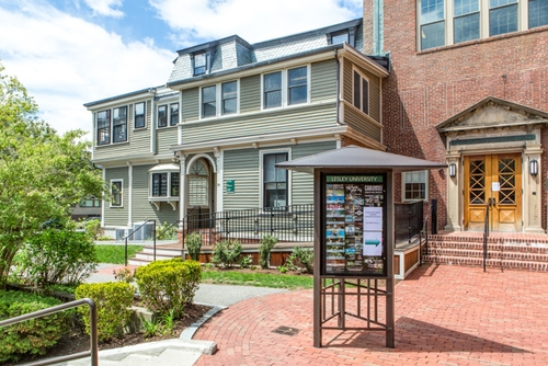 想申请中国香港的高校应该怎么做？