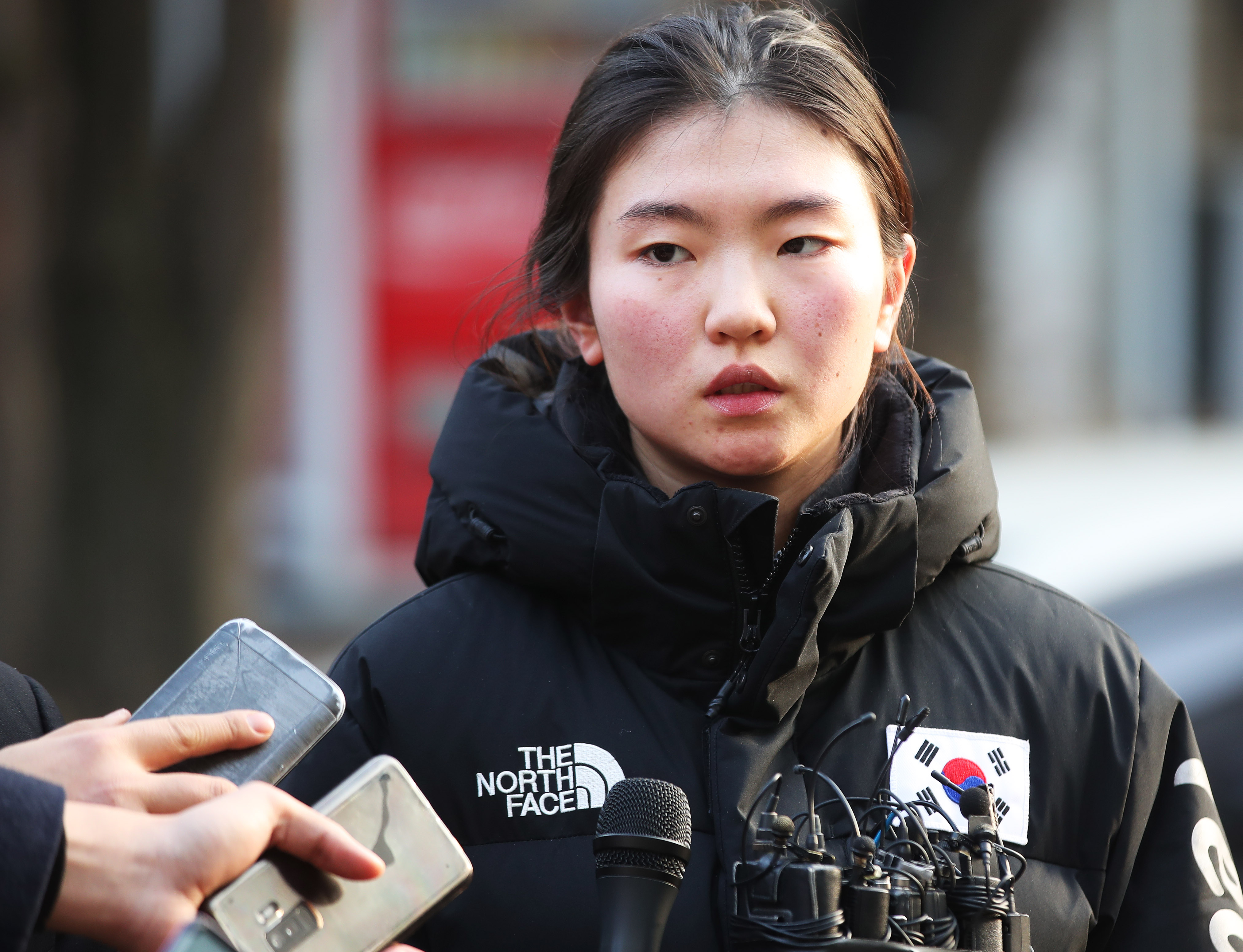 韩国短道速滑冠军无缘北京冬奥，沈石溪是吹哨人还是霸凌者？