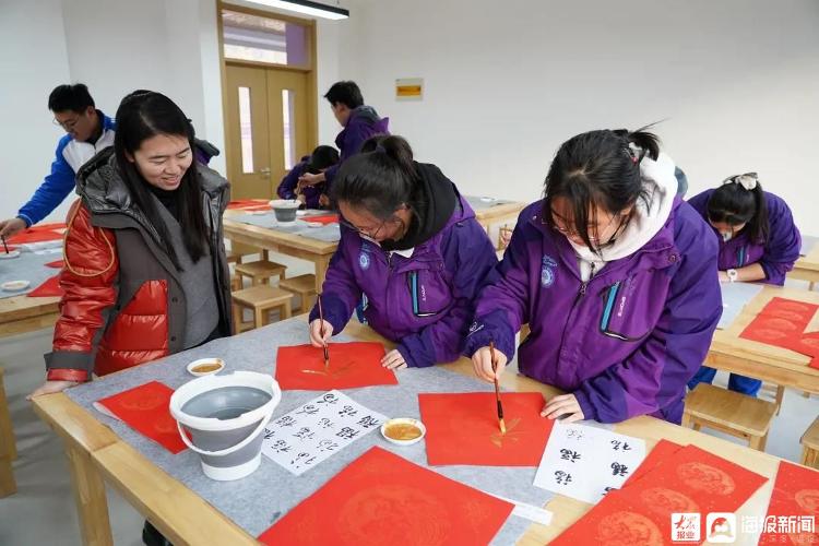 青岛启迪中学首届艺术节暨美术迎新春活动(图4)