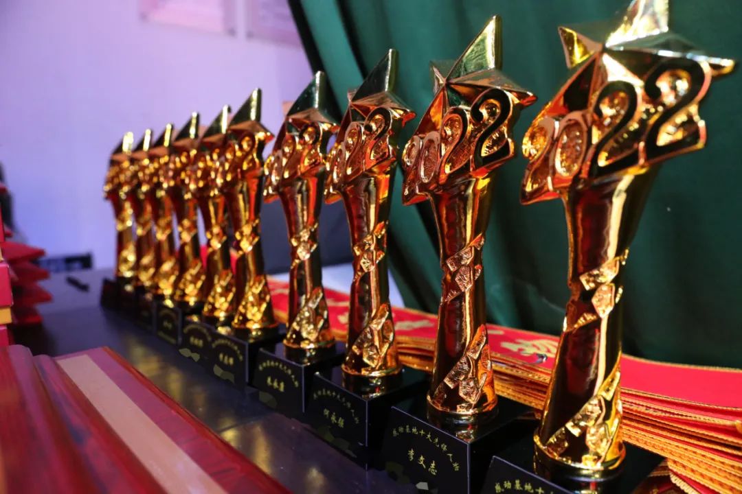 关注｜热烈祝贺！“感动基地十大先锋人物”揭晓