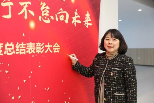 寧山路小學(xué)舉行總結(jié)表彰大會(huì)(圖2) 寧山路小學(xué)舉行總結(jié)表彰大會(huì)(圖2)