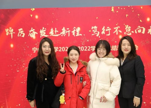 寧山路小學(xué)舉行總結(jié)表彰大會(huì)(圖5) 寧山路小學(xué)舉行總結(jié)表彰大會(huì)(圖5)