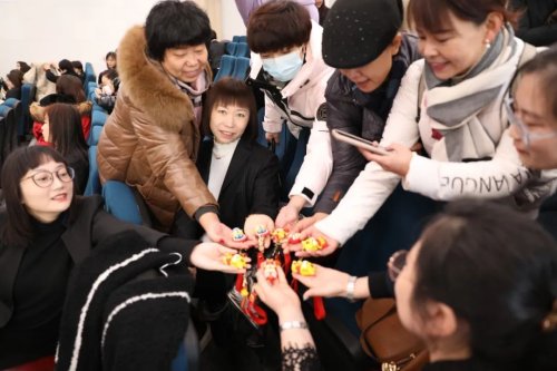 寧山路小學(xué)舉行總結(jié)表彰大會(huì)(圖6) 寧山路小學(xué)舉行總結(jié)表彰大會(huì)(圖6)