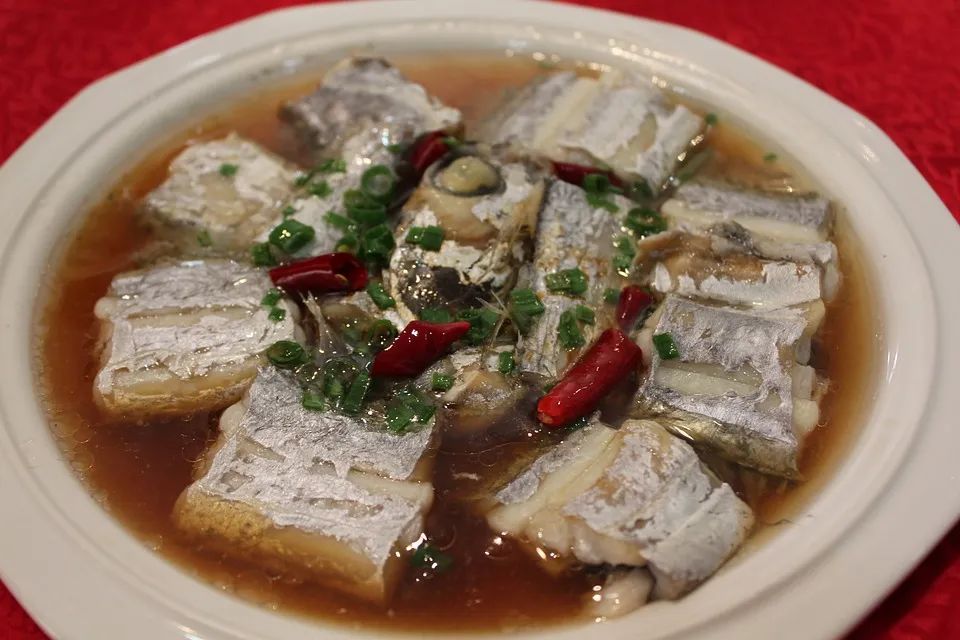 这5种鱼医生劝你少吃，但家家餐桌上却很常见！用2招让鱼肉变“补药”