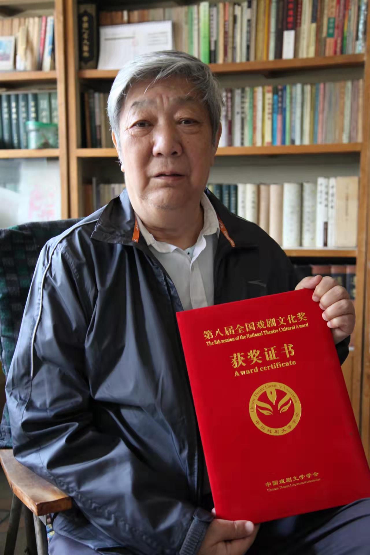 山西師範大學戲曲文物研究所首任所長,教授,中國儺戲學研究會顧問