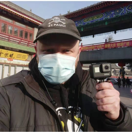 英博主用一张中国社保卡戳穿反华人士瞎话，环球时报采访了他