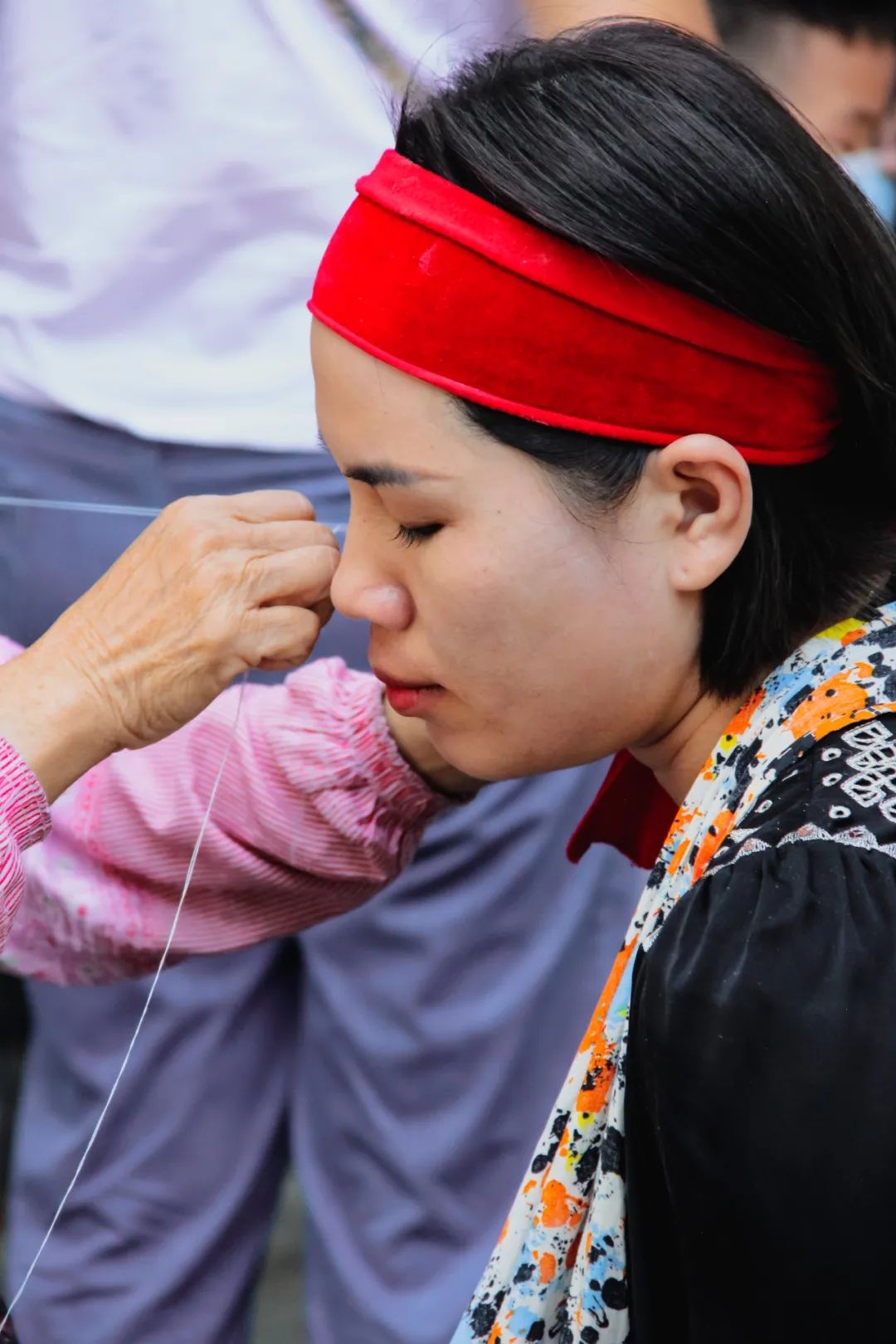 绞面,修眉,拔白头发···这是海南人年前特有的仪式感