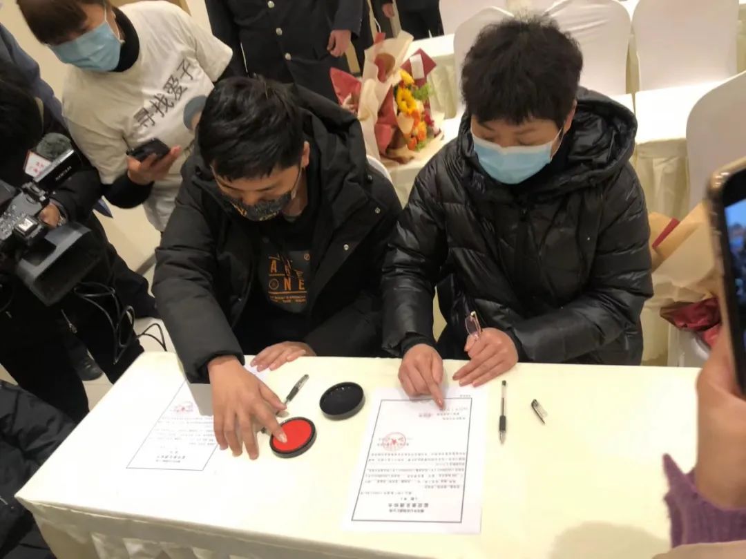 8632天不懈寻子,她等来了一声“妈”