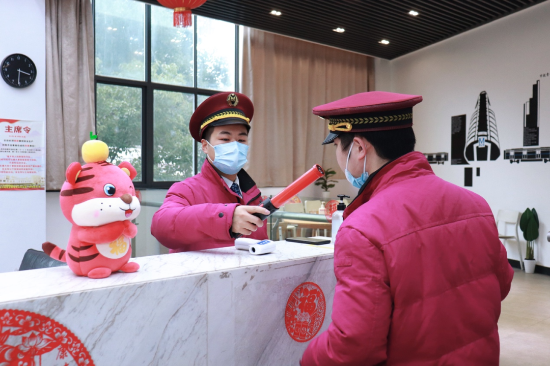 武汉地铁春节“不打烊”