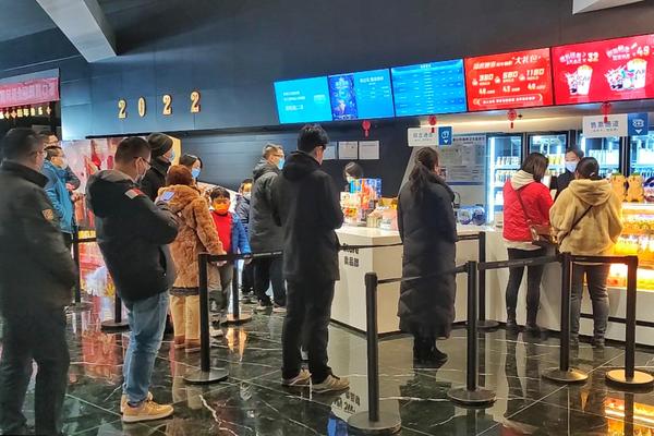 郑州电影院售票处前排起长队!2022春节档大片"扎堆"你准备去看哪一部?