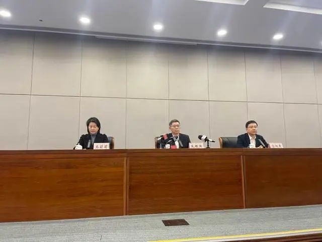 疫情最新！医生确诊，北京一家医院紧急停诊；杭州现1传22，终于找到感染源；深圳+4，疫情波及5市