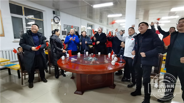 吉林省选手武大靖领衔的短道速滑队夺首金！冰雪强市吉林市做出应有贡献