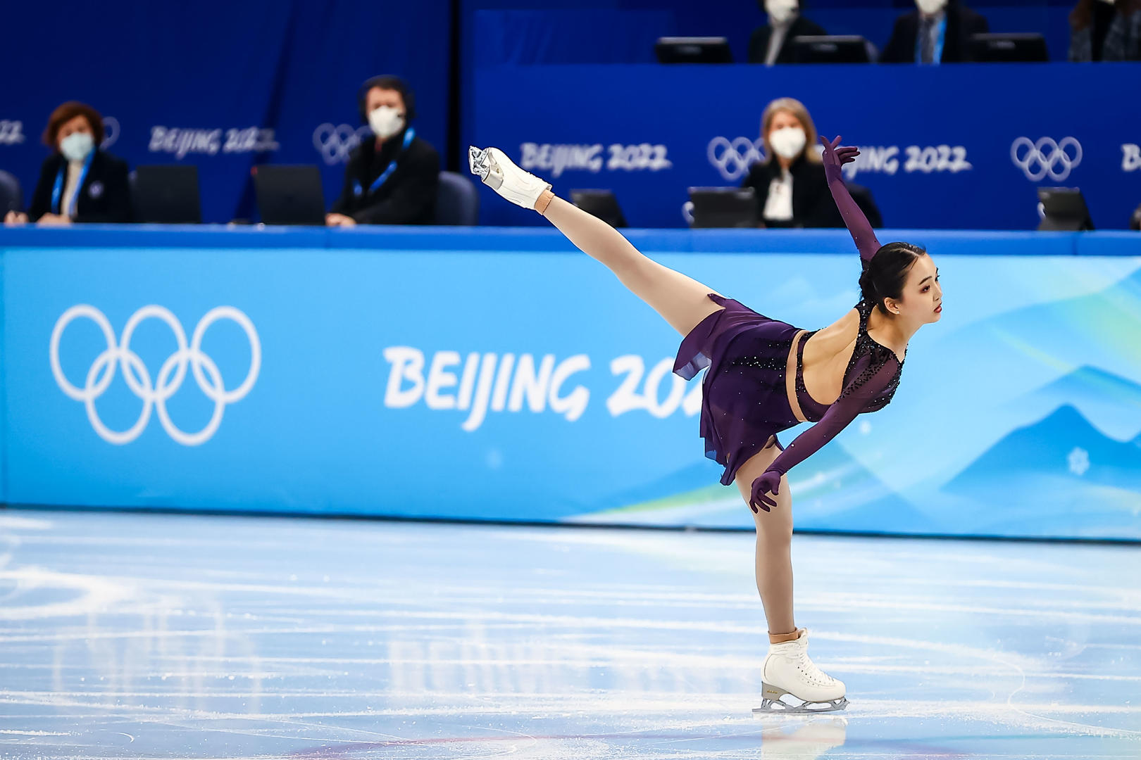 发挥不佳(花样滑冰团体赛：女单短节目朱易发挥欠佳，中国队惊险晋级第二阶段)