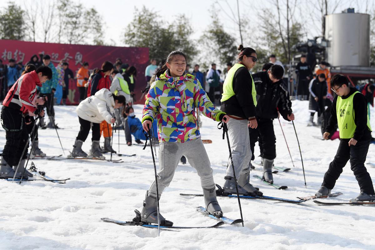 冰雪经济：奇迹般的舞蹈！全省45处冰雪运动场迎来了虎年的“开门红”。