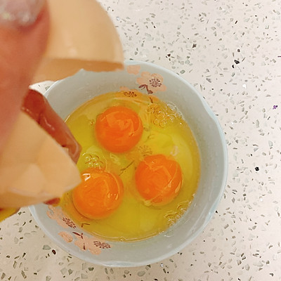 莴笋炒鸡蛋（简单几步教你做营养美味的莴笋炒鸡蛋）