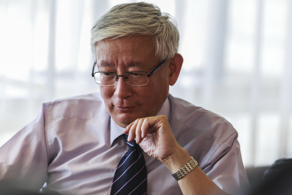 纪念|何亮亮忆曹景行:同事眼中,他是"影帝""资讯狂人"