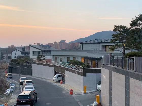 朴槿惠将回家乡养老 25亿韩元别墅曝光：带电梯 围墙10米高