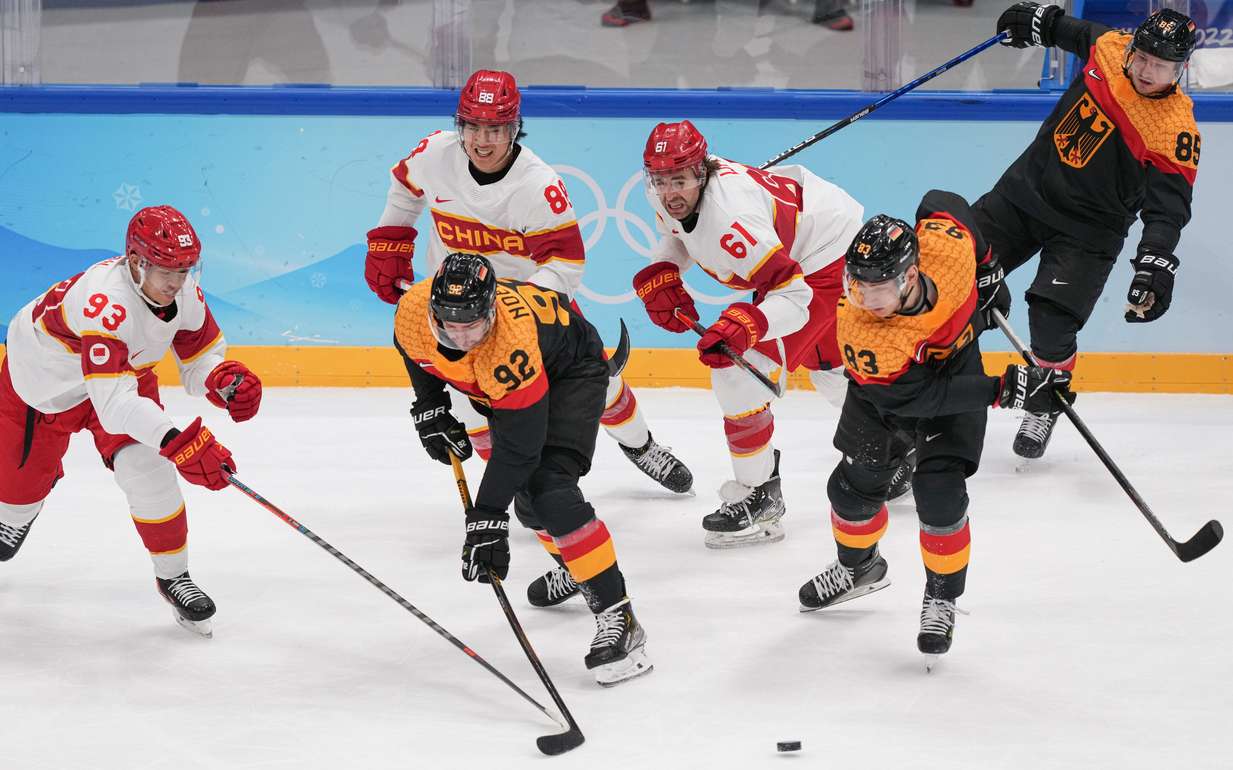 2比3惜败德国队，中国男冰收获冬奥会首球