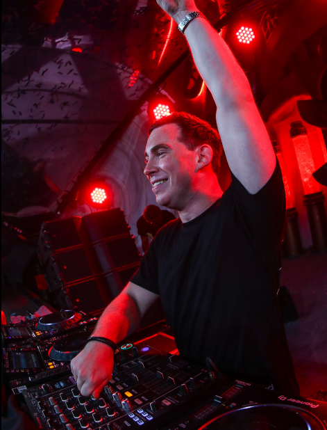 图片来自hardwell 图片版权属于原主成百上千的电音艺人汇聚,再创电音