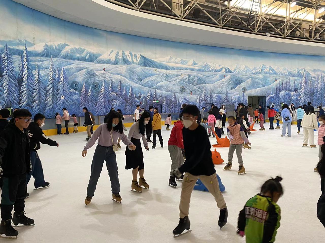 深圳溜冰场(累计接待游客达1500万人次!探秘深圳最大冰雪室内场馆)